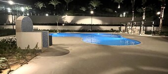 Luxury Chalet with Garden & Pool View in Marassi