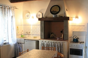 Réfrigérateur, four, plaque de cuisson