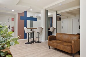 Living area - Iraipe Haro Auto Check-in (Haro)