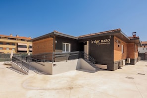 Front of property - Iraipe Haro Auto Check-in (Haro)