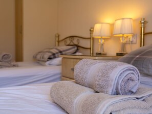 2 bedrooms, iron/ironing board, free WiFi