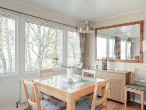 Dining - Beautiful private villa for 6 guests with WIFI, TV, patio, pets allowed and panoramic view (Boat Of Garten)