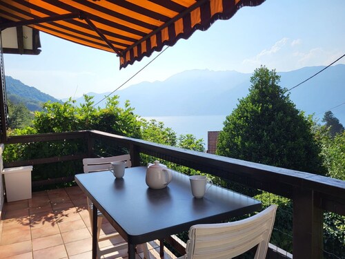 Beautiful private villa for 5 people with TV, balcony and pets allowed