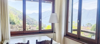 Beautiful private villa for 5 guests with TV, balcony, pets allowed and parking