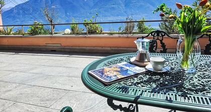 Schöne Wohnung für 4 Personen mit W-LAN, Pool, TV, Innenhof, Haustiere erlaubt und Panoramablick