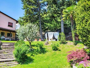 Property grounds - Beautiful apartment for 4 people with private pool, WIFI, TV, patio and panoramic view (Mendrisio)