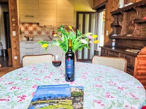 Dining - Beautiful apartment for 4 people with private pool, WIFI, TV, patio and panoramic view (Mendrisio)