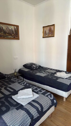 1 chambre, fer et planche à repasser, lit parapluie, Wi-Fi gratuit