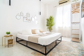 1 bedroom, bed sheets