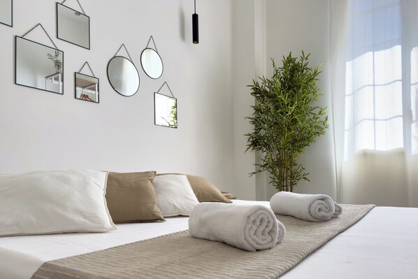 1 bedroom, bed sheets