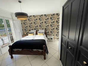 4 bedrooms, free WiFi - Large house with garden near Tours (Chambray-lès-Tours)