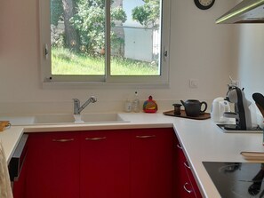Fridge, microwave, oven, stovetop - Spacious house in Capbreton, near port and beaches, up to 6 people (Capbreton)