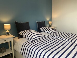 5 bedrooms, free WiFi - Spacious house in central Perros-Guirec with garden, terrace and WIFI (Perros-Guirec)