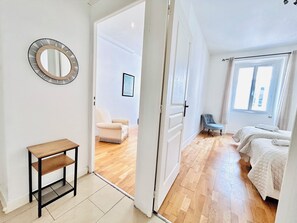 2 chambres, fer et planche à repasser, Wi-Fi, draps fournis