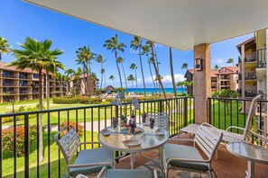 Outdoor dining - New Listing! Private 1bd lanai with ocean views (Lahaina)