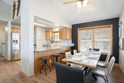 Bear Hugs Cabin - Estes Park Retreat w/ Game Room!