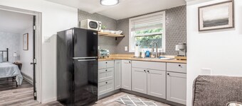 This cottage is a 1 bedroom(s), 1 bathrooms, located in Abilene, TX.