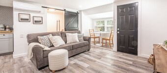 This cottage is a 1 bedroom(s), 1 bathrooms, located in Abilene, TX.