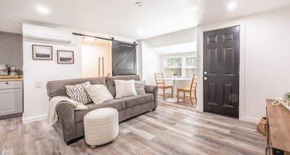 This cottage is a 1 bedroom(s), 1 bathrooms, located in Abilene, TX.