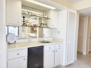 Interior - Direct oceanfront, The Best View!! Sandpiper Run B5D (Pawleys Island)