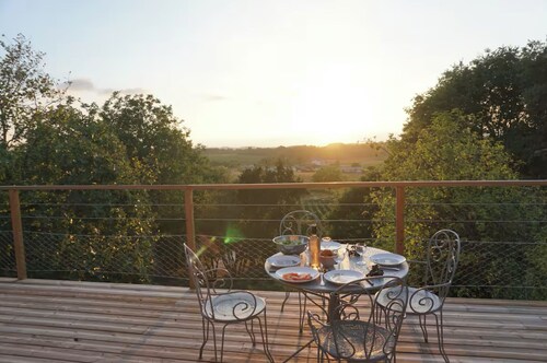 Loft perched on the heights of Saint Emilion.