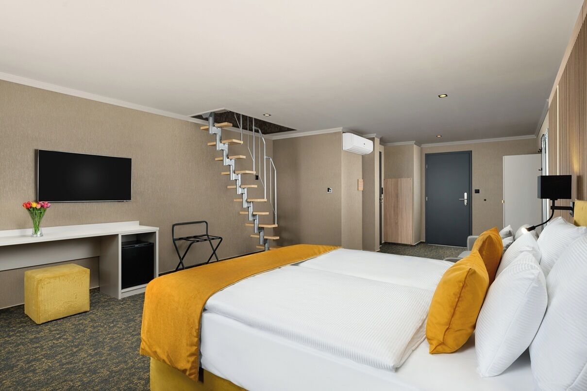 In-room safe, desk, laptop workspace, free WiFi