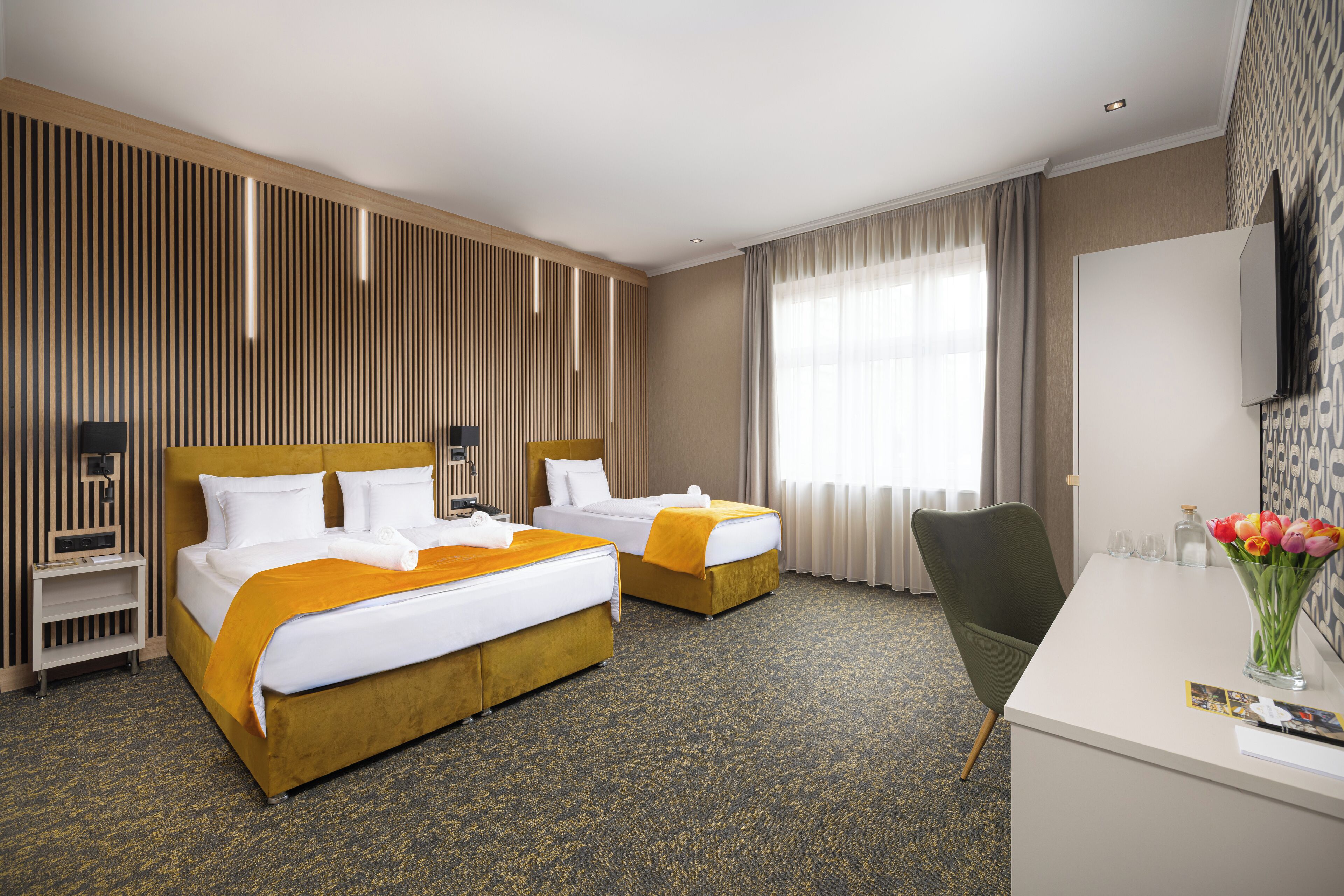 グランド トリプルルーム | セーフティボックス (室内)、デスク、ノートパソコン用作業スペース、WiFi (無料)