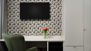 In-room safe, desk, laptop workspace, free WiFi