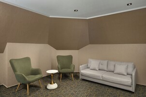 In-room safe, desk, laptop workspace, soundproofing