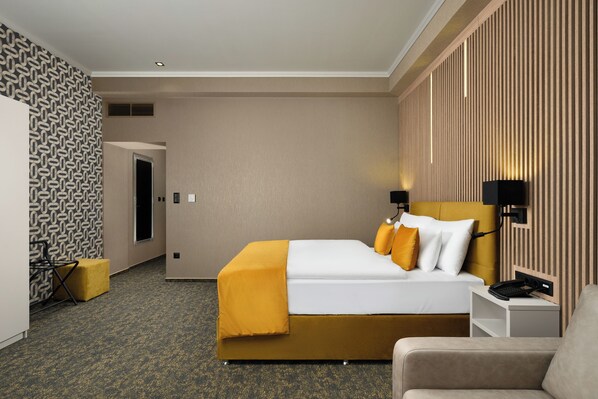 In-room safe, desk, laptop workspace, free WiFi