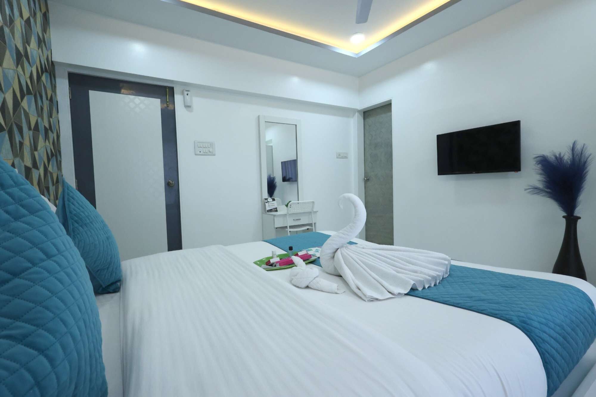 1 bedroom, desk, iron/ironing board, WiFi