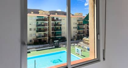 3 bedrooms, pool, sea view, tennis court.