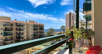 3 bedrooms, pool, sea view, tennis court.