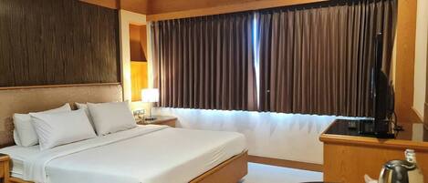 Standard Double Room | Desk, blackout curtains, soundproofing, free WiFi