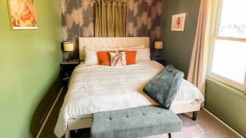 2 makuuhuonetta, työpöytä, ilmainen Wi-Fi, vuodevaatteet