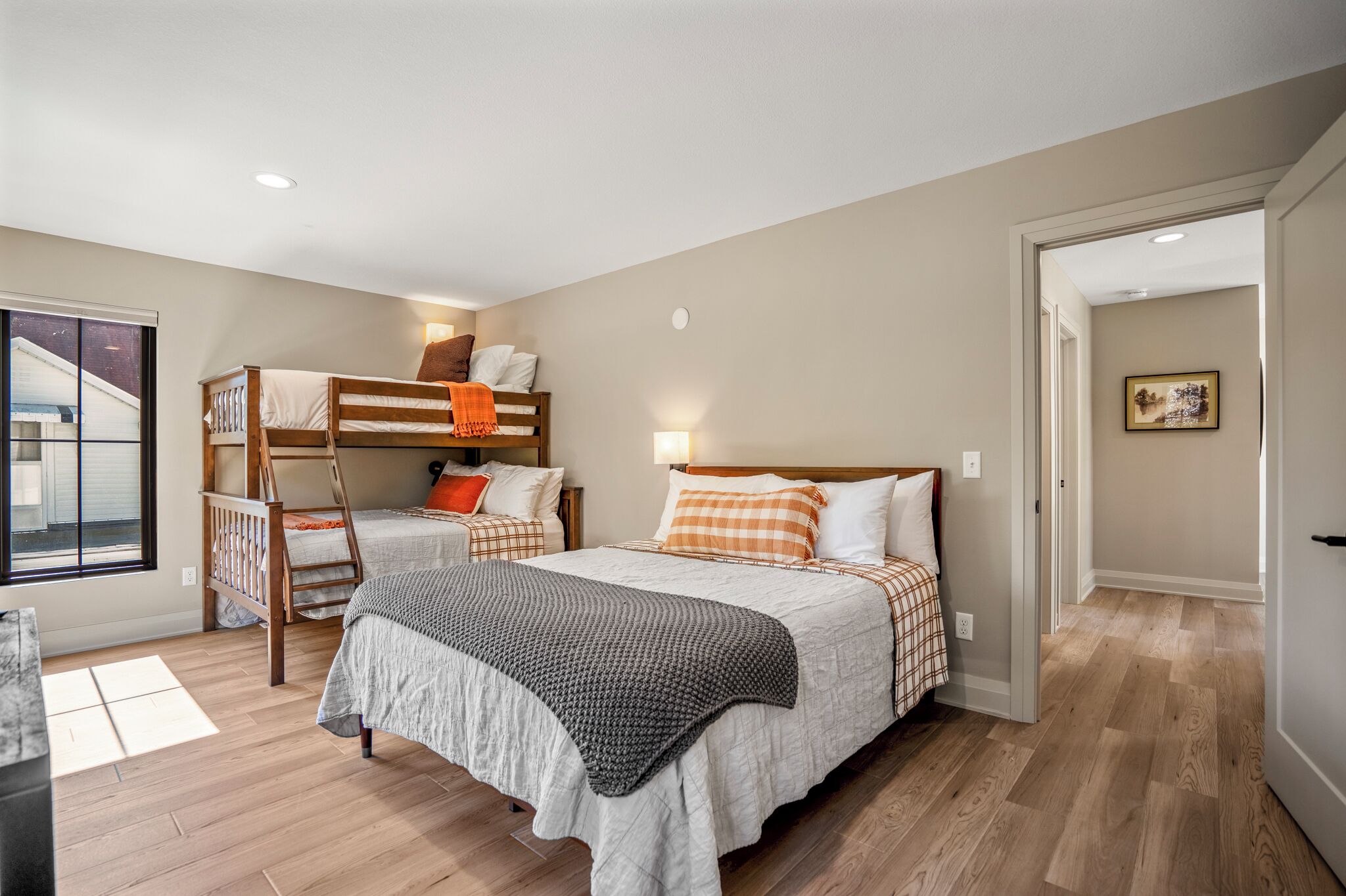 3 habitaciones, tabla de planchar con plancha y wifi gratis 