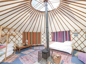 1 makuuhuone, yksilöllisesti sisustettu, yksilöllisesti kalustettu