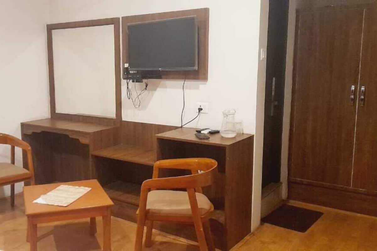 Escritorio y espacio para trabajar con laptop