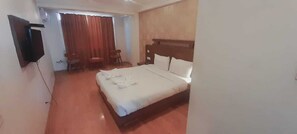 Comfort Double Room, Mountain View | Living area - Hotel Gulab (Srinagar)