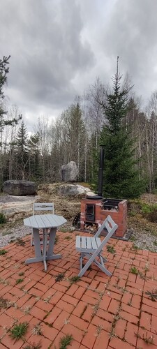 Small pet-friendly house with amenities