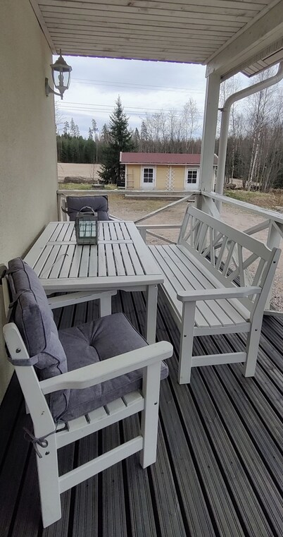 Small pet-friendly house with amenities