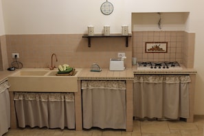 Fridge, microwave, oven, stovetop - Villa Giovita by Pugliadamare (Ceglie Messapica)