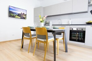 Dining - The Green Nest 2km HighwayA21/Private parking (Piacenza)