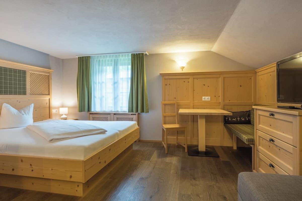 In-room safe, laptop workspace, free WiFi