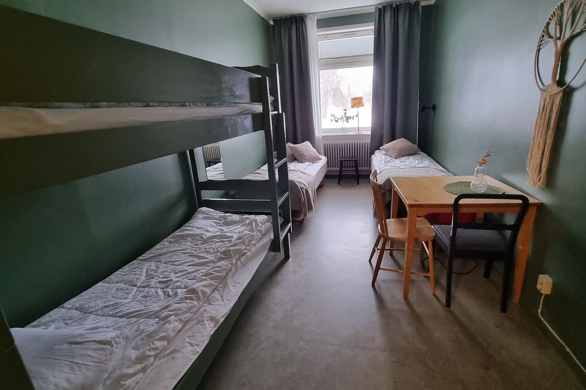 Basic Quadruple Room, Park View | Bed sheets