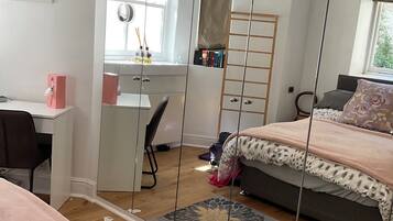 1 bedroom, iron/ironing board, WiFi, bed sheets