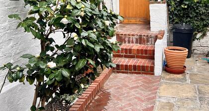 Perfect little house in Chelsea