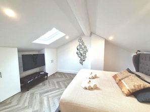 3 chambres, fer et planche à repasser, Wi-Fi, draps fournis