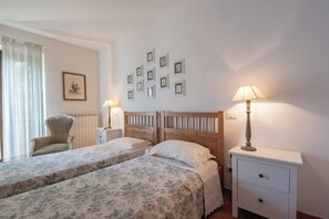2 chambres, fer et planche à repasser, Wi-Fi, draps fournis