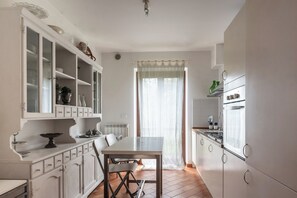 Oven, stovetop, dishwasher